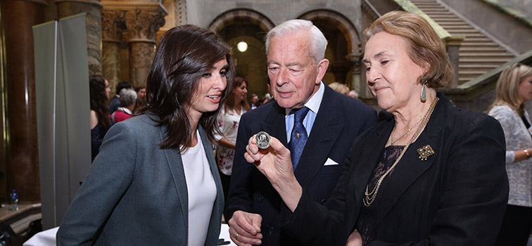 Aoibhinn Ní Shúilleabháin, Sir Brendan Parsons (7th Earl of Rosse, Lord Rosse) and Lady Rosse Aoibhinn Ní Shúilleabháin, Sir Brendan Parsons (7th Earl of Rosse, Lord Rosse) and Lady Rosse